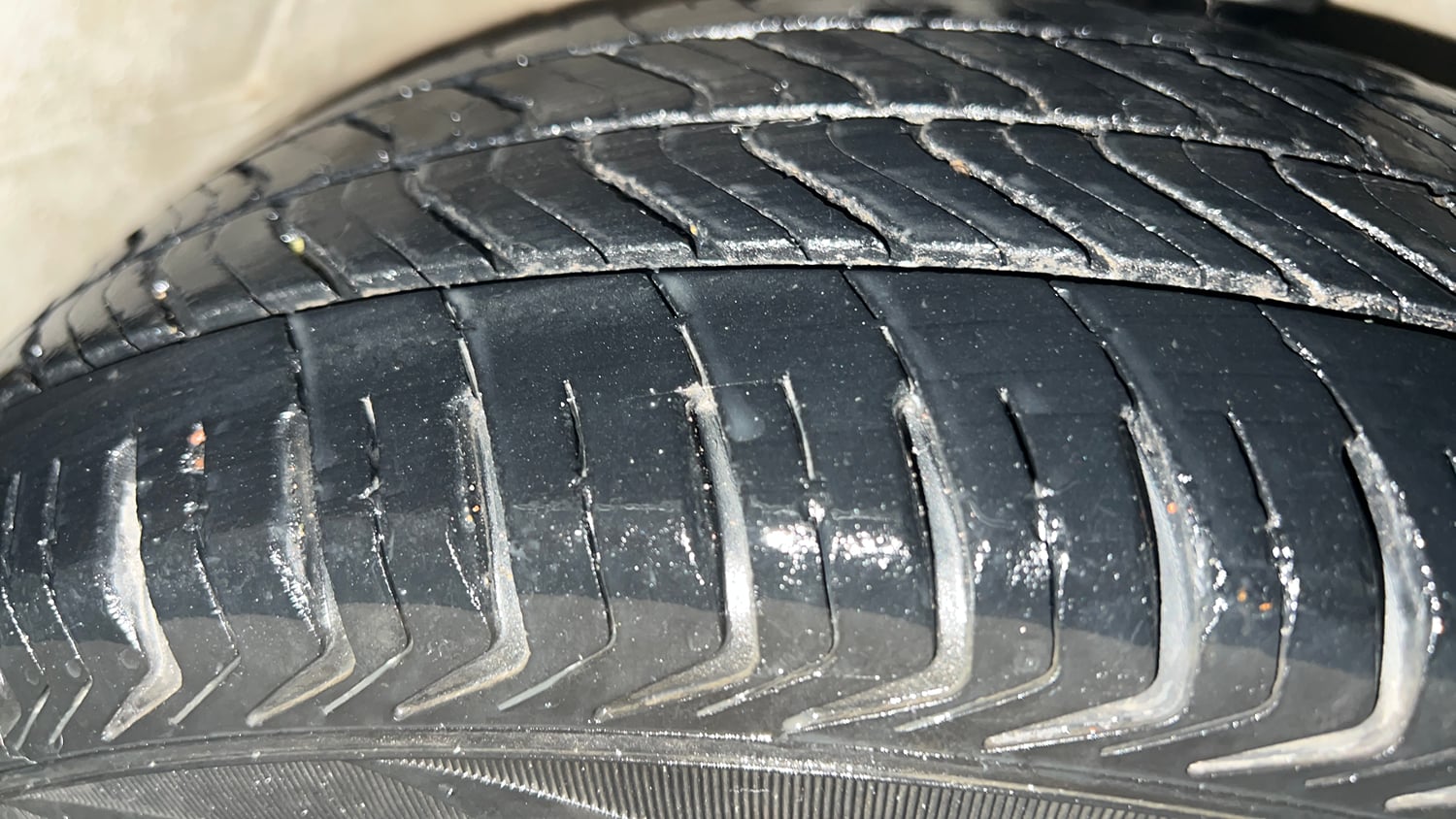 Used 2017 Maruti Suzuki Wagon R 1.0 VXI Petrol + CNG (Outside Fitted) Cng Manual tyres RIGHT FRONT TYRE TREAD VIEW
