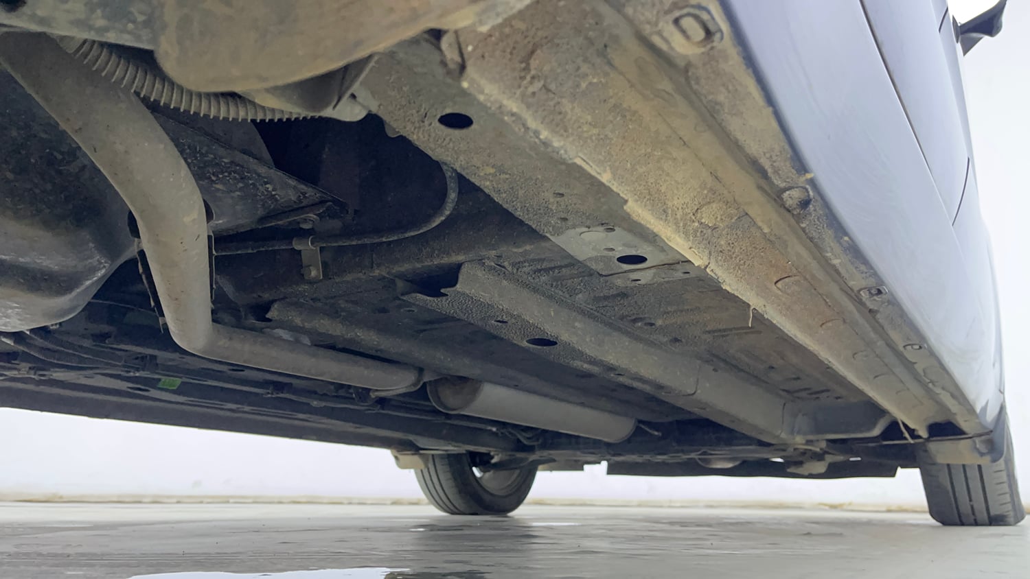 Used 2024 Tata Altroz XZA Plus (S) Lux Petrol Petrol Automatic extra REAR RIGHT UNDERBODY VIEW