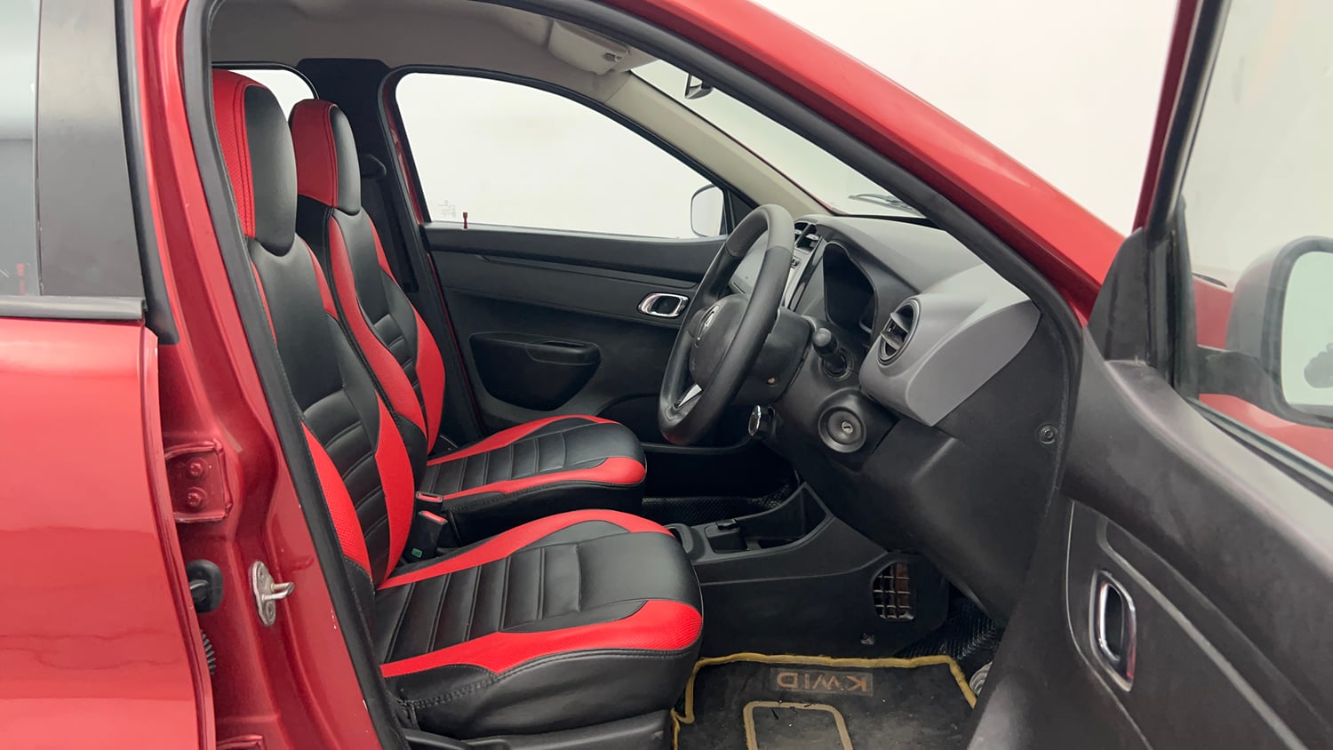 Used 2018 Renault Kwid 1.0 RXT AMT Opt Petrol Automatic interior RIGHT SIDE FRONT DOOR CABIN VIEW