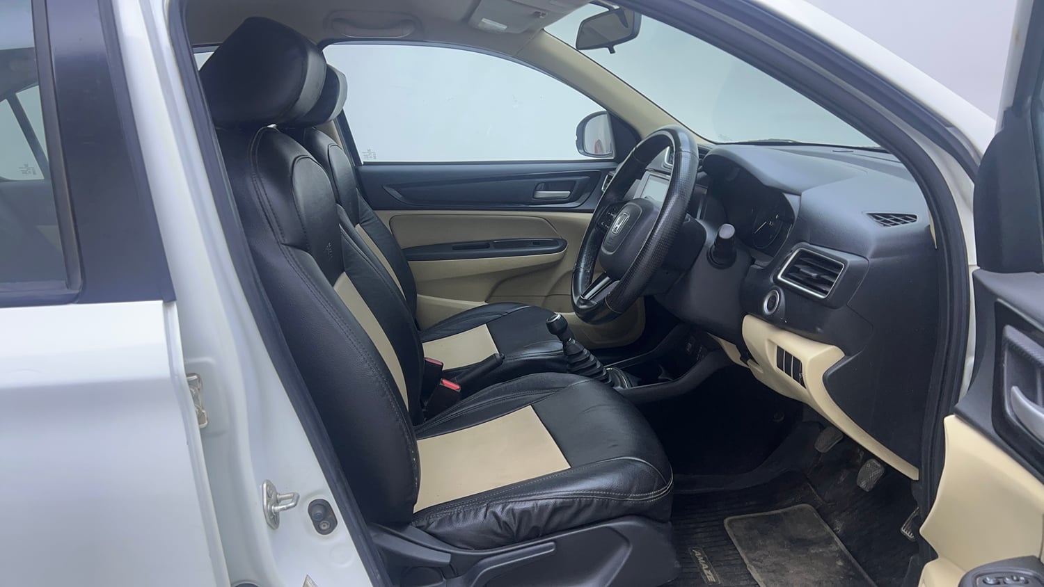 Used 2020 Honda Amaze 1.2 VX MT Petrol Petrol Manual interior RIGHT SIDE FRONT DOOR CABIN VIEW