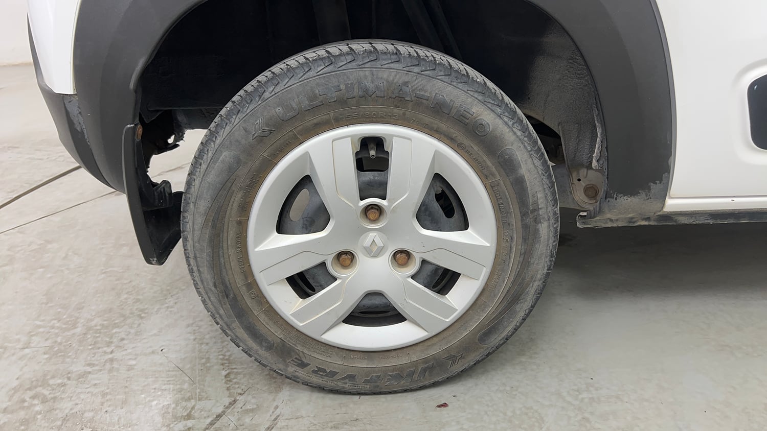 Used 2016 Renault Kwid RXT Petrol Manual tyres RIGHT REAR TYRE RIM VIEW