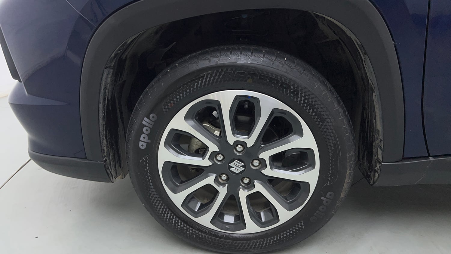 Used 2024 Maruti Suzuki Grand Vitara Zeta Smart Hybrid Petrol Manual tyres LEFT FRONT TYRE RIM VIEW