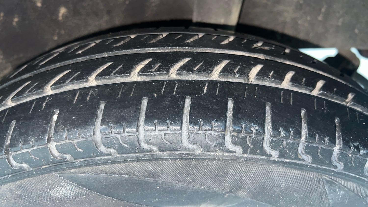 Used 2016 Renault Kwid RXT Petrol Manual tyres LEFT REAR TYRE TREAD VIEW