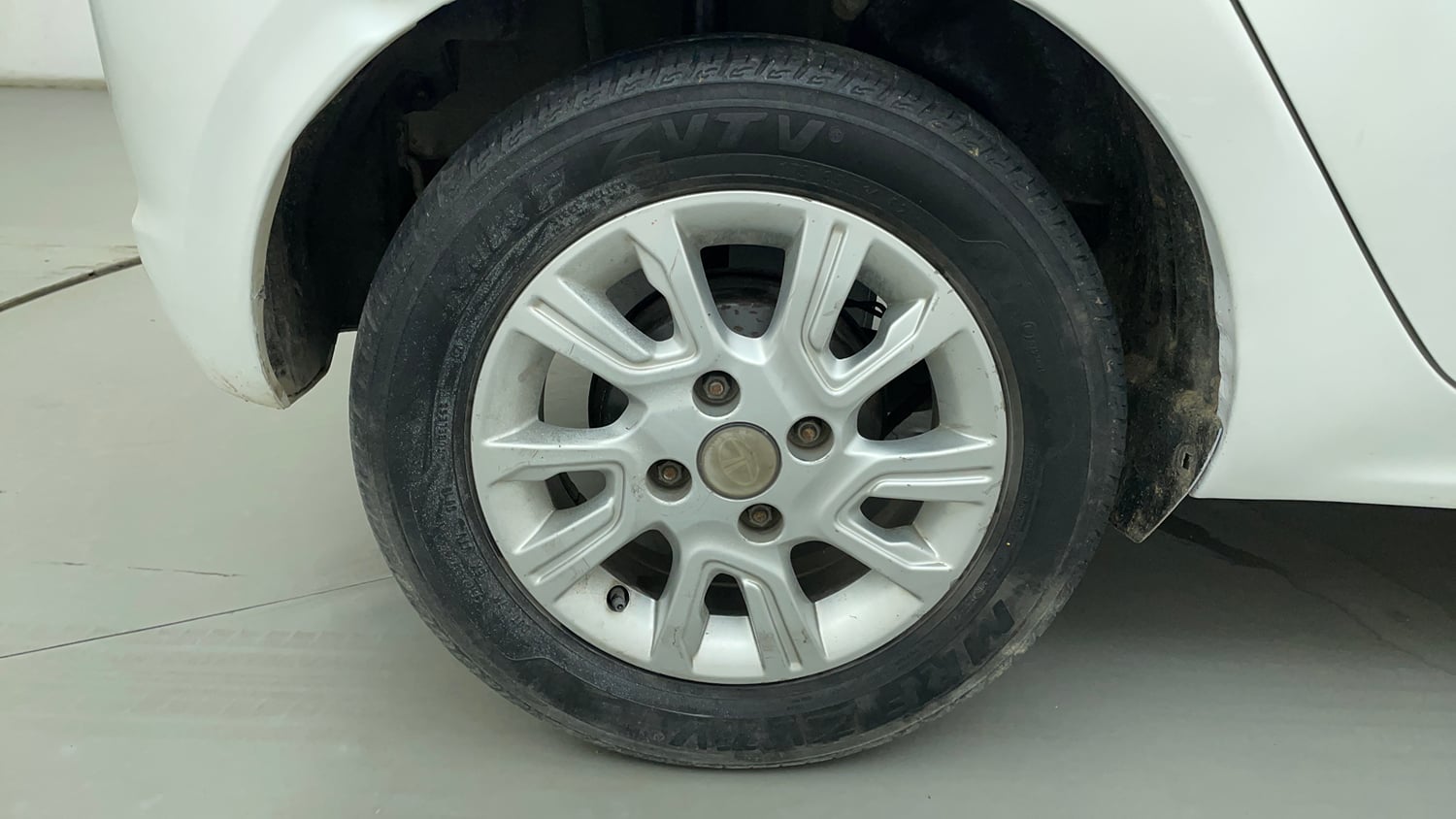 Used 2018 Tata Tiago Revotron XZ Petrol Manual tyres RIGHT REAR TYRE RIM VIEW