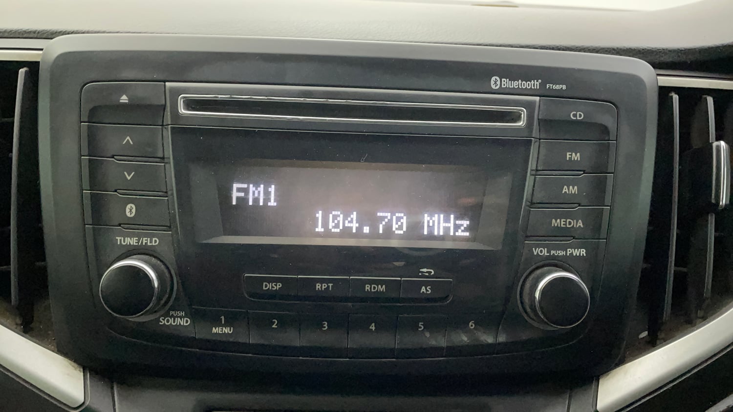 Used 2018 Maruti Suzuki Baleno Zeta 1.2 Petrol Manual top_features Integrated (in-dash) music system