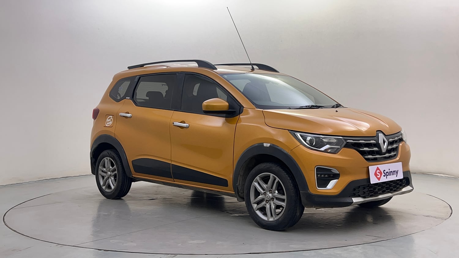 Used 2021 Renault Triber RXZ EASY-R AMT Petrol Automatic exterior RIGHT FRONT CORNER VIEW