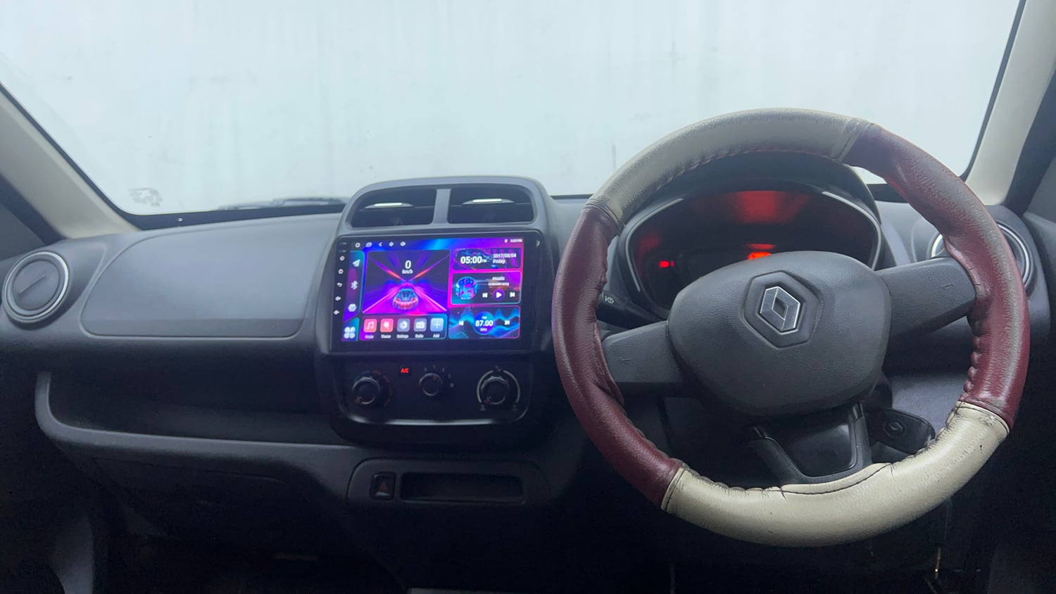 Used 2017 Renault Kwid RXL Petrol Manual interior DASHBOARD VIEW