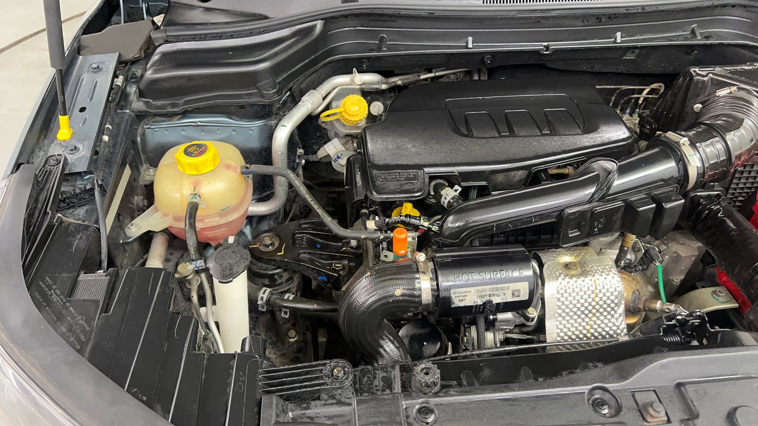 Used 2023 Mahindra XUV 300 W8 (O) 1.2 Petrol AMT Petrol Automatic engine ENGINE RIGHT SIDE VIEW