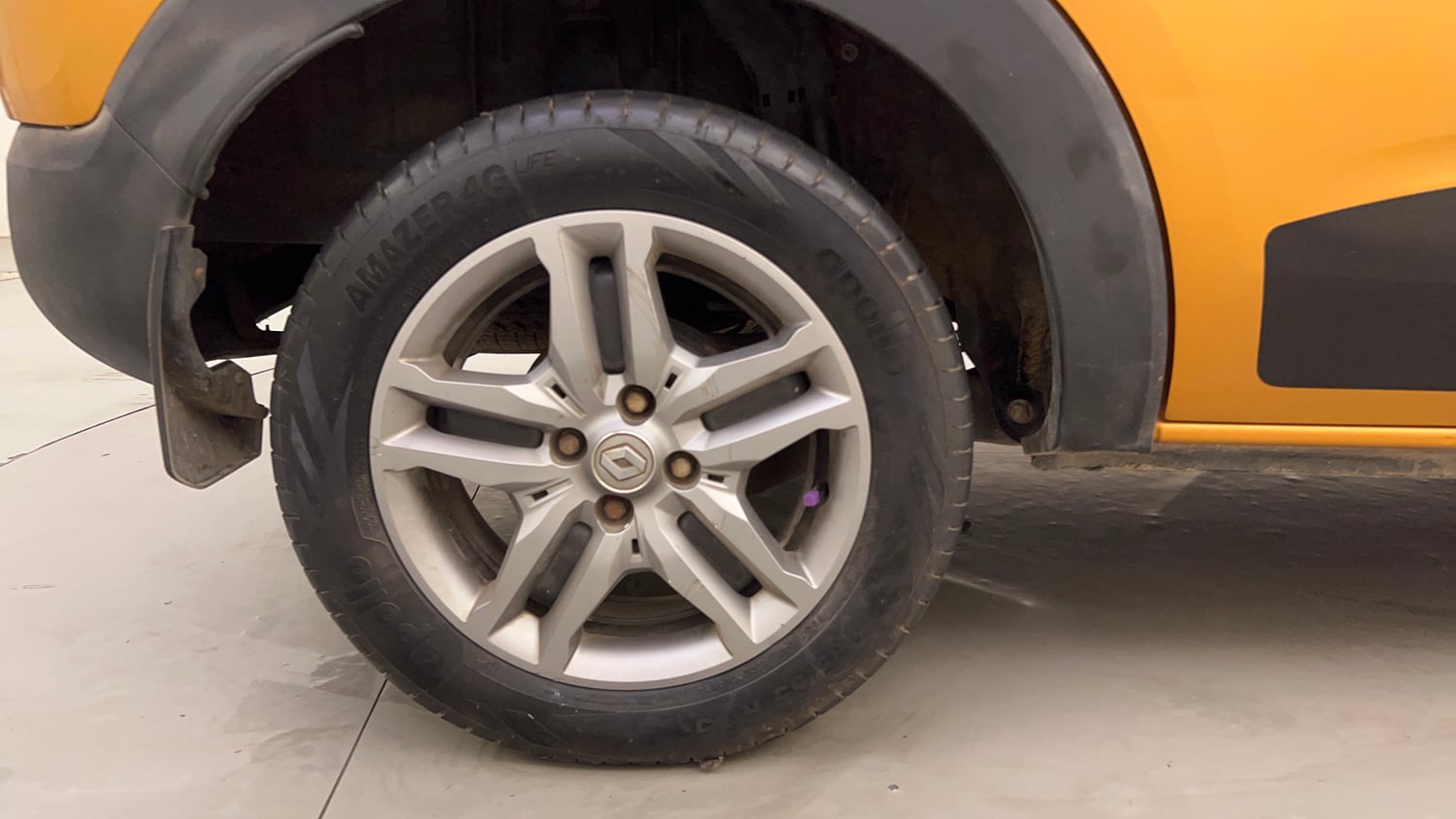 Used 2021 Renault Triber RXZ EASY-R AMT Petrol Automatic tyres RIGHT REAR TYRE RIM VIEW