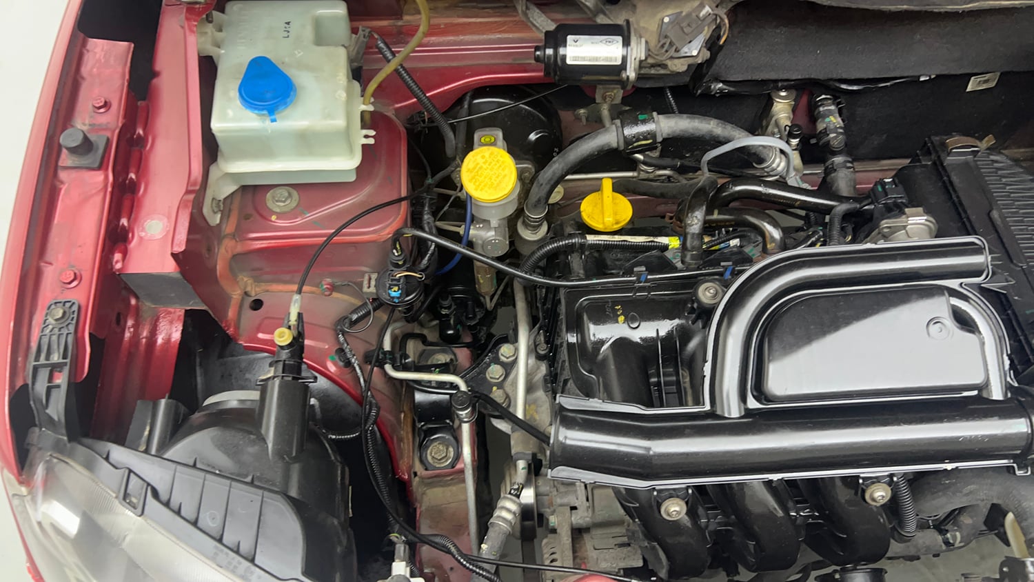 Used 2016 Renault Kwid RXT Petrol Manual engine ENGINE RIGHT SIDE VIEW
