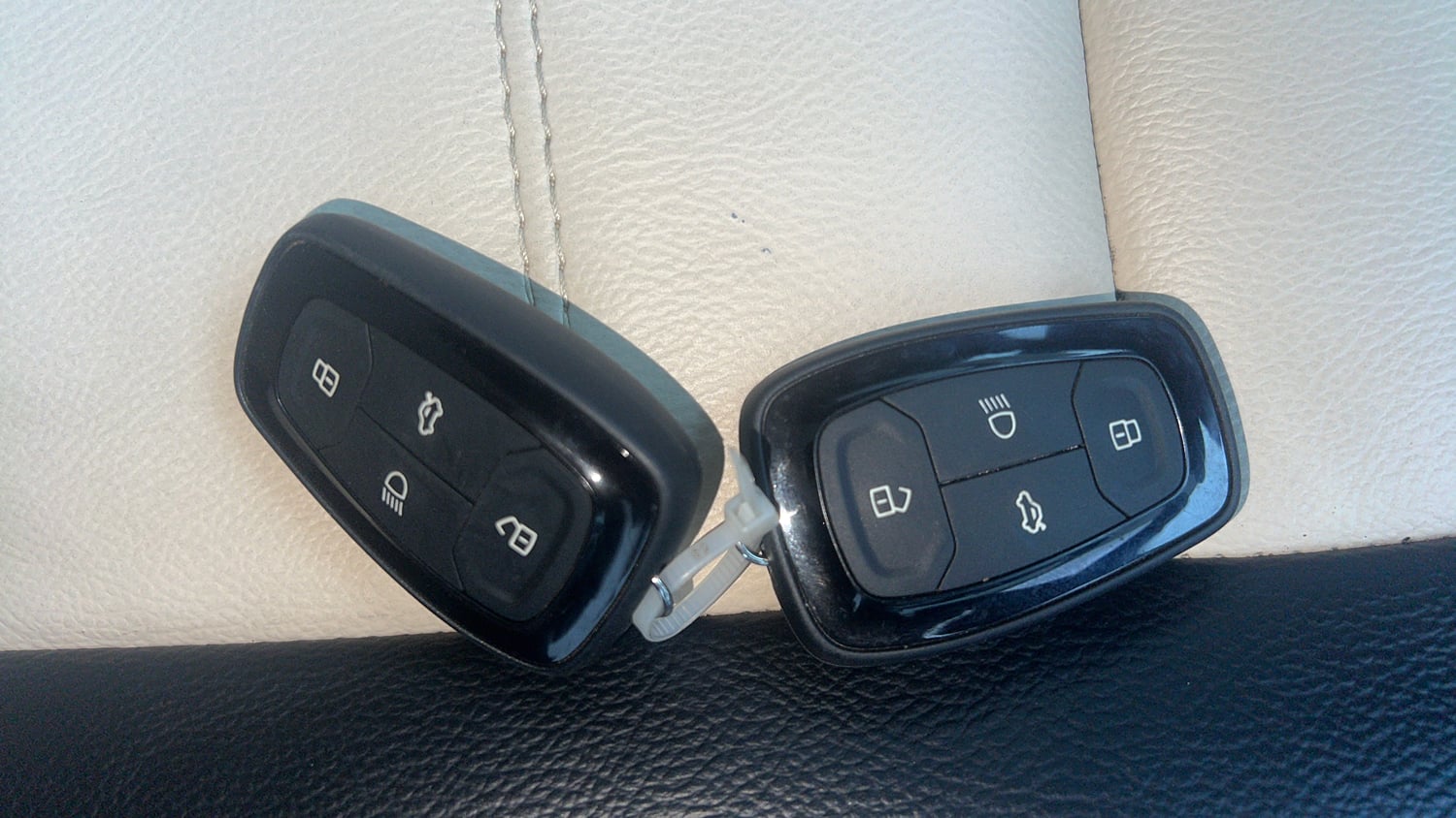 Used 2024 Tata Punch Creative Dual Tone MT Sunroof Petrol Manual extra CAR KEY VIEW