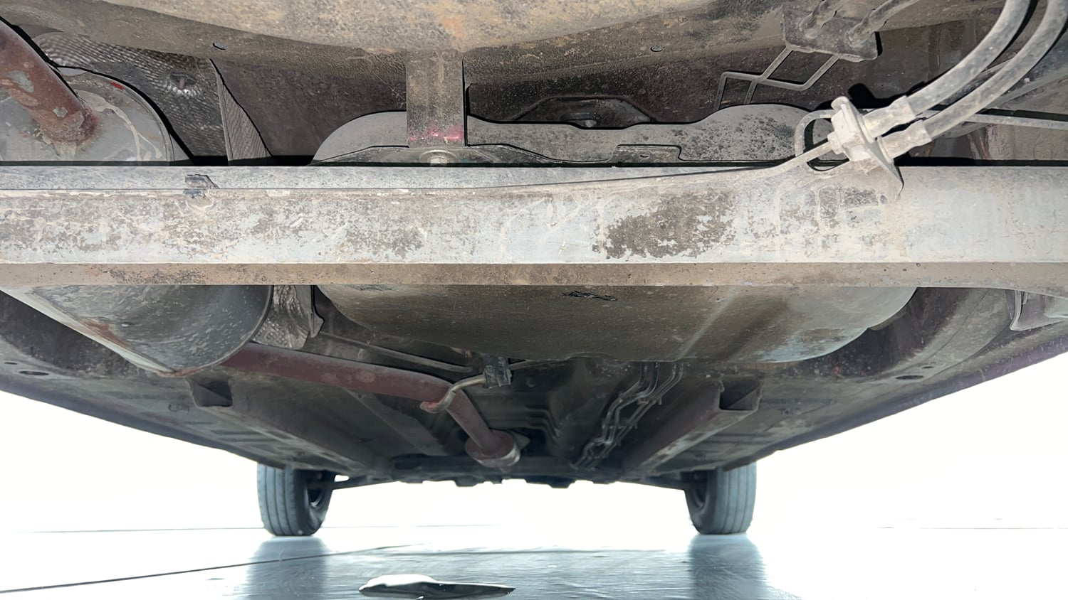Used 2018 Renault Kwid 1.0 RXT AMT Opt Petrol Automatic extra REAR UNDERBODY VIEW (TAKEN FROM REAR)