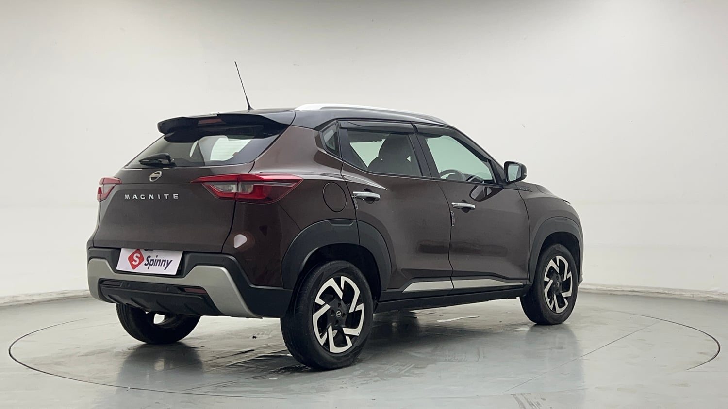 Used 2021 Nissan Magnite XV Dual Tone Petrol Manual exterior RIGHT REAR CORNER VIEW