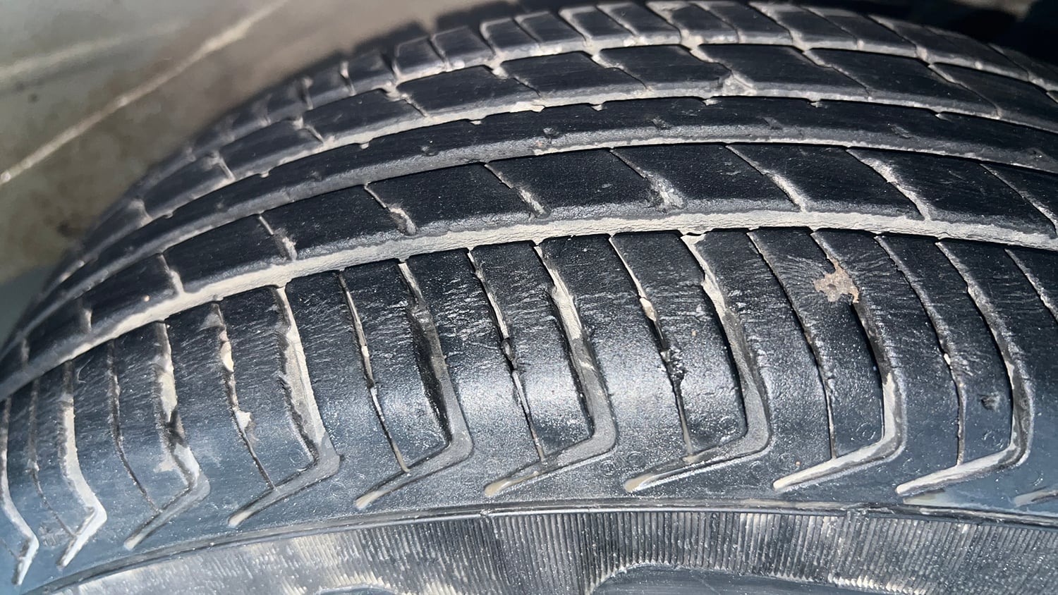 Used 2022 Maruti Suzuki Wagon R 1.0 LXi (O) 1.0 Petrol Manual tyres RIGHT FRONT TYRE TREAD VIEW
