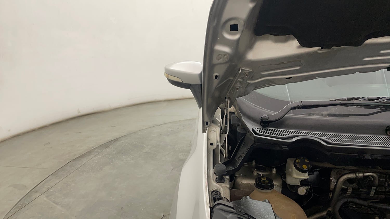 Used 2018 Ford EcoSport Titanium + 1.5L Ti-VCT AT Petrol Automatic engine ENGINE RIGHT SIDE HINGE & APRON VIEW