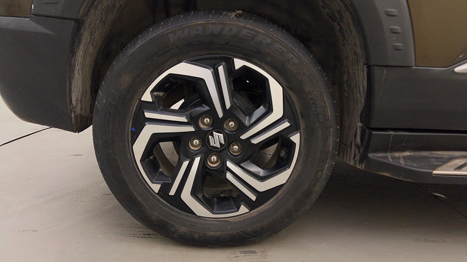 Used 2023 Maruti Suzuki Brezza Zxi Plus Dual Tone Petrol Manual tyres RIGHT REAR TYRE RIM VIEW
