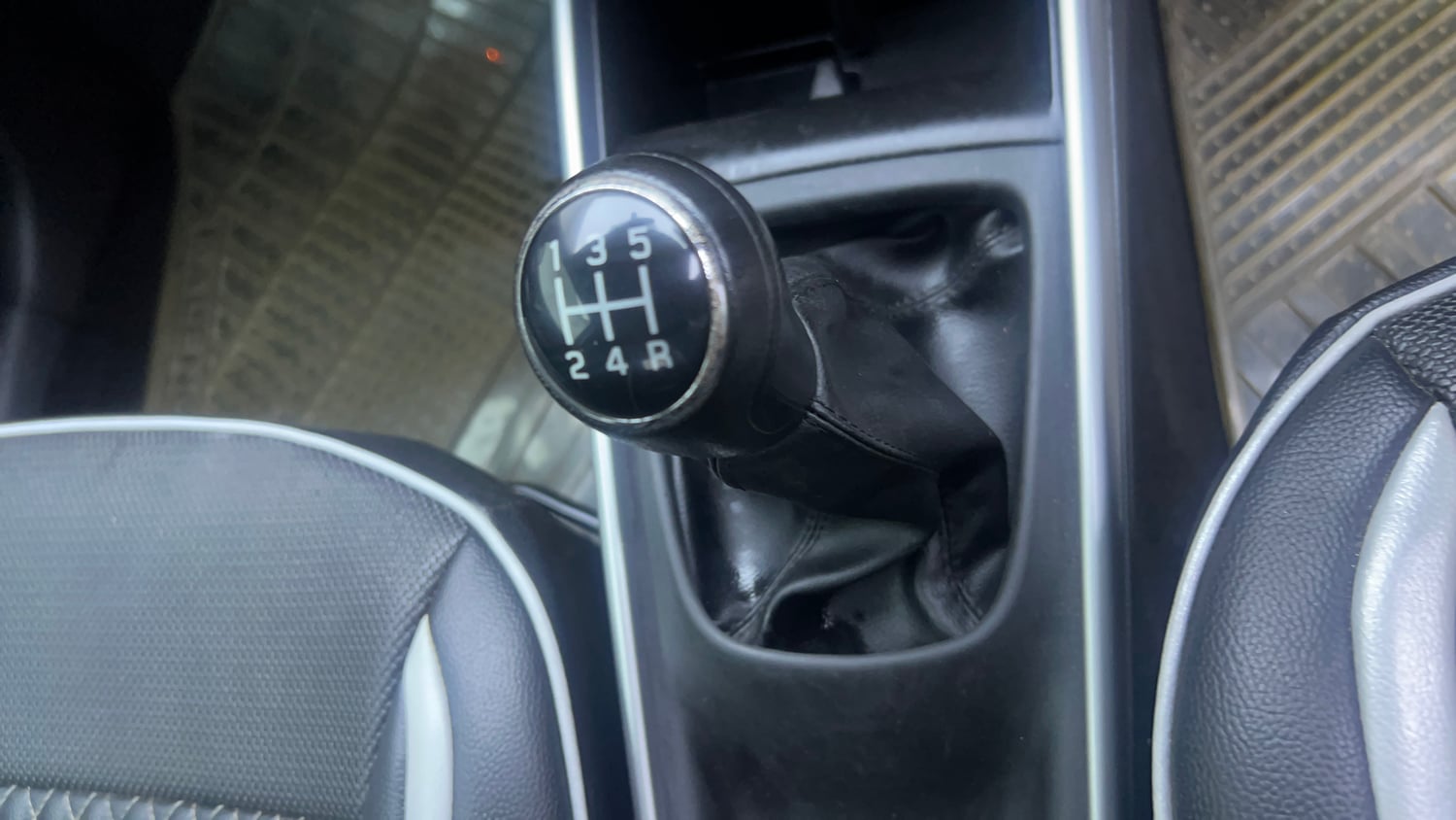 Used 2018 Maruti Suzuki Baleno Alpha 1.2 Petrol Manual interior GEAR  KNOB VIEW