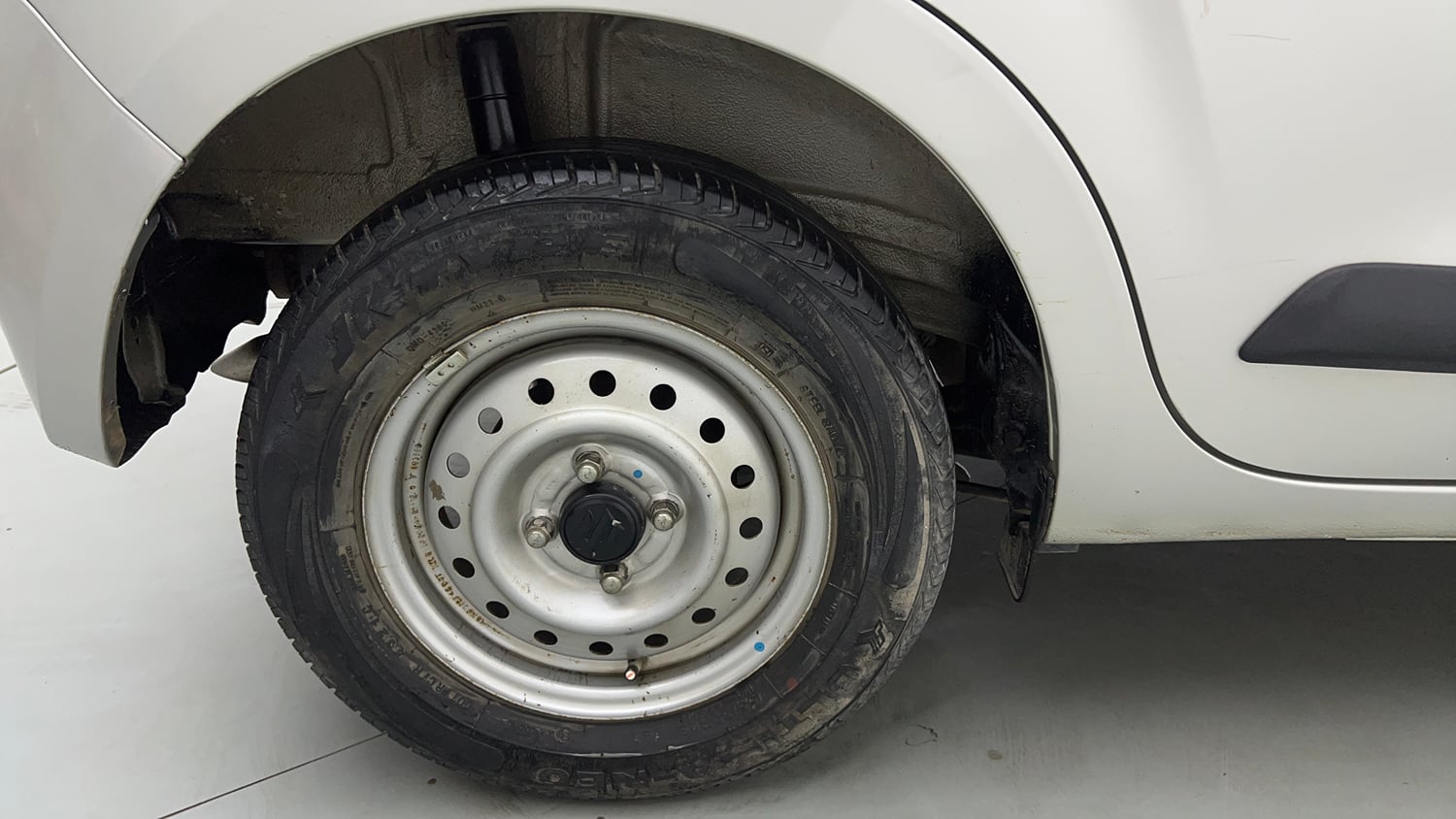 Used 2022 Maruti Suzuki Wagon R 1.0 LXi (O) 1.0 Petrol Manual tyres RIGHT REAR TYRE RIM VIEW