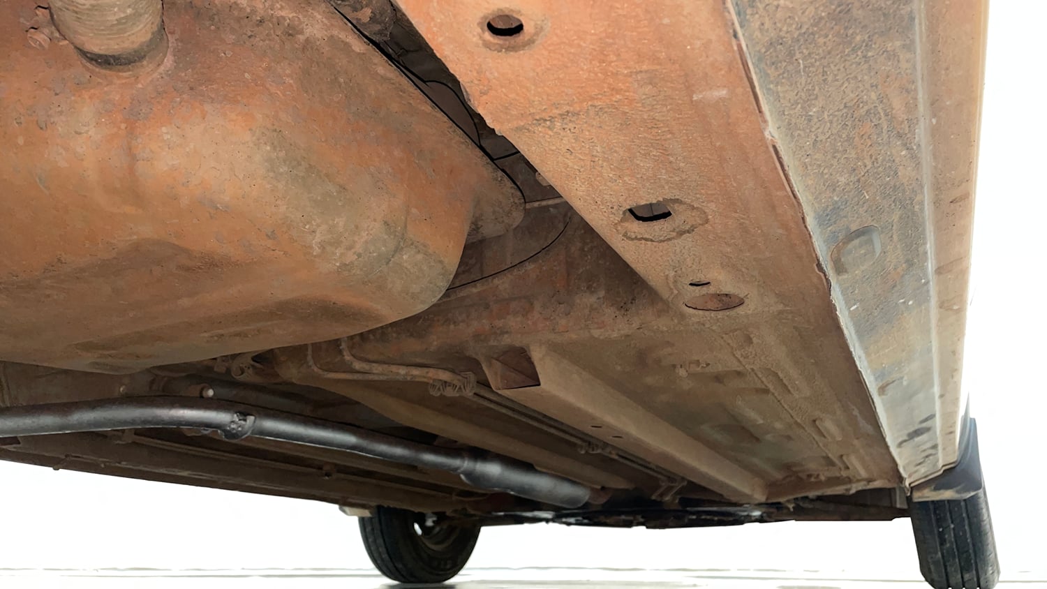 Used 2020 Renault Triber RXZ Petrol Manual extra REAR RIGHT UNDERBODY VIEW