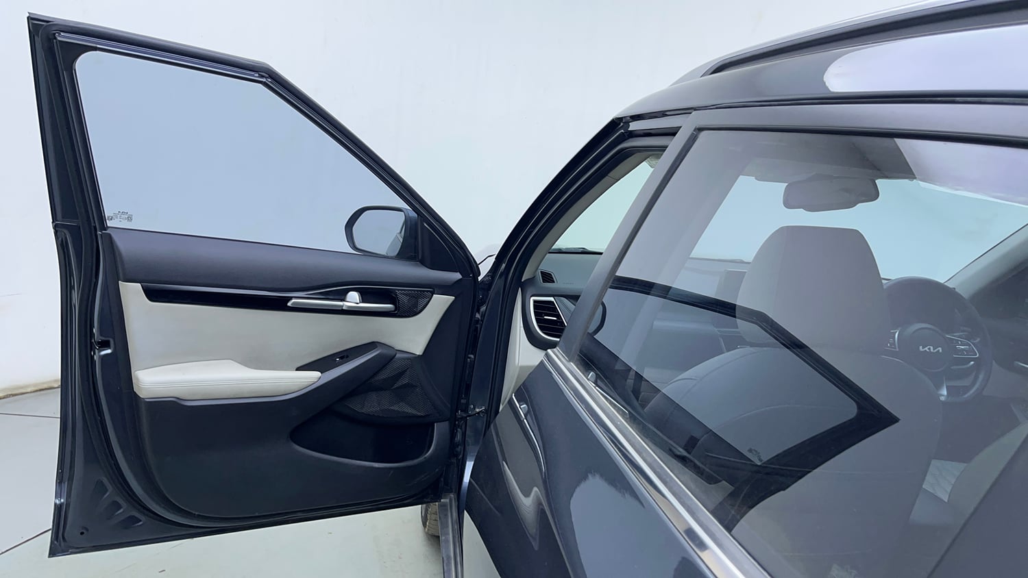 Used 2021 Kia Seltos HTX 1.5 Diesel Diesel Manual interior LEFT FRONT DOOR OPEN VIEW