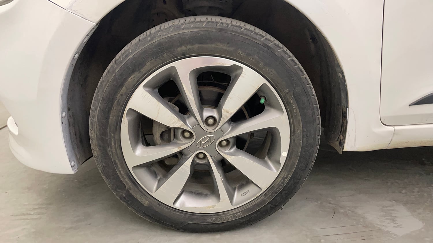 Used 2014 Hyundai Elite i20 Asta 1.2 Petrol Manual tyres LEFT FRONT TYRE RIM VIEW