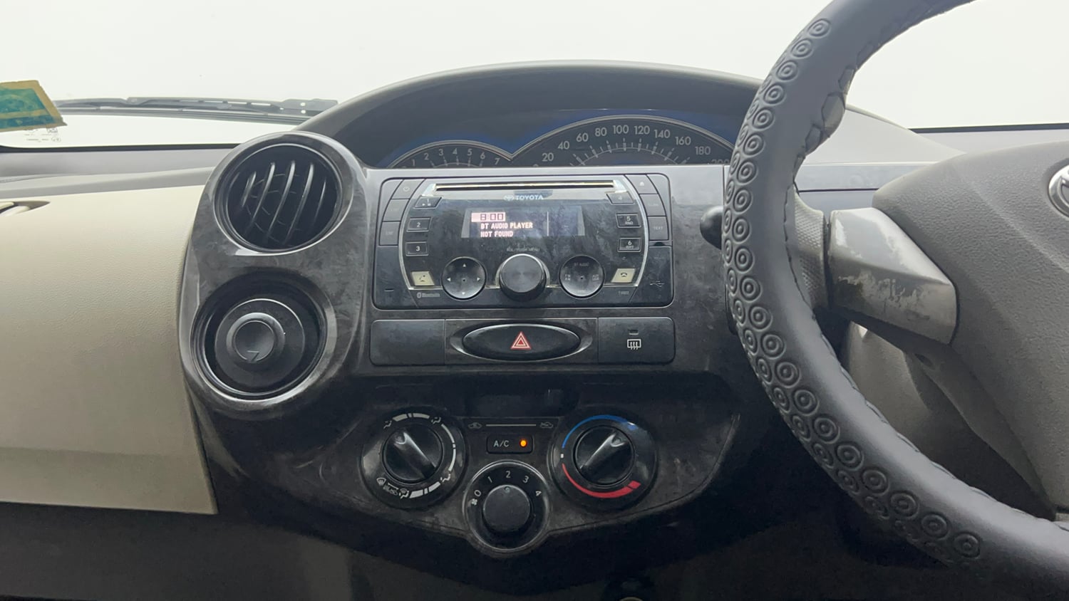 Used 2016 Toyota Etios Liva V Petrol Manual top_features Integrated (in-dash) music system