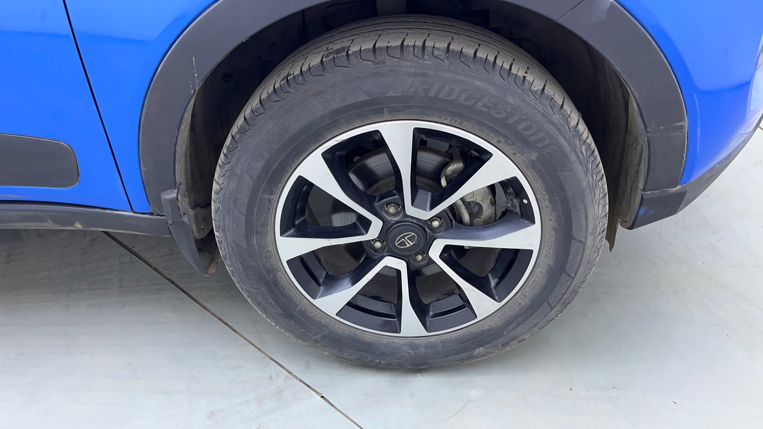 Used 2020 Tata Nexon XZA Plus (O) Petrol Automatic tyres RIGHT FRONT TYRE RIM VIEW