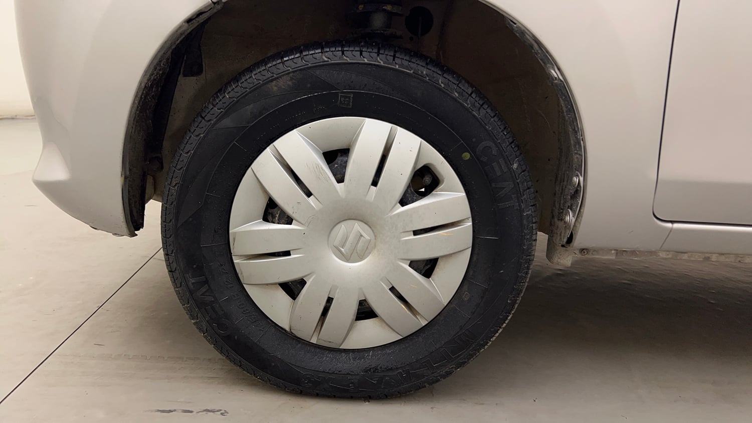 Used 2014 Maruti Suzuki Alto 800 Lxi Petrol Manual tyres LEFT FRONT TYRE RIM VIEW
