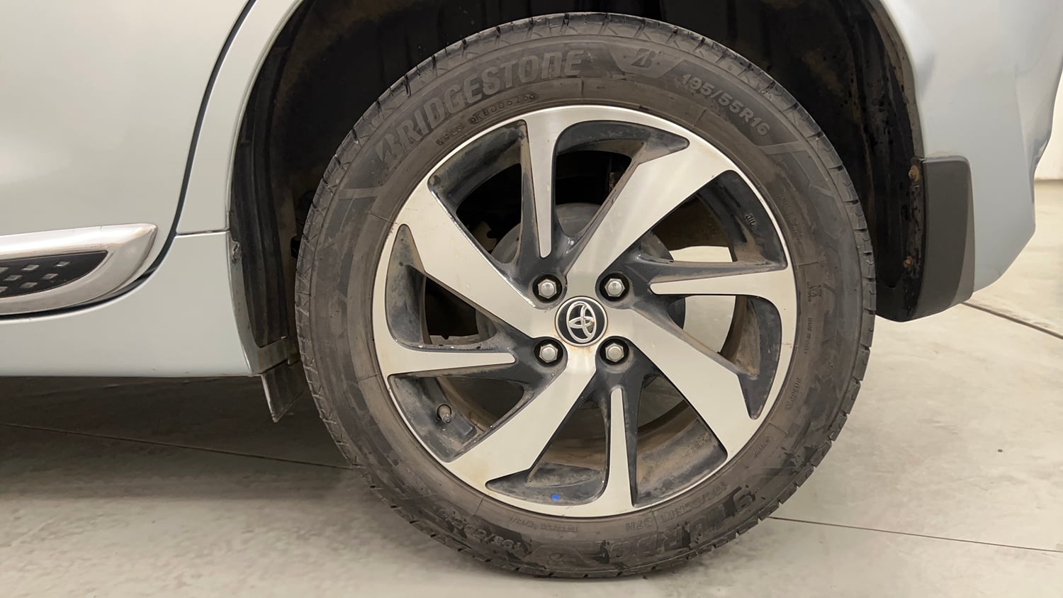 Used 2022 Toyota Glanza G Petrol Manual tyres LEFT REAR TYRE RIM VIEW