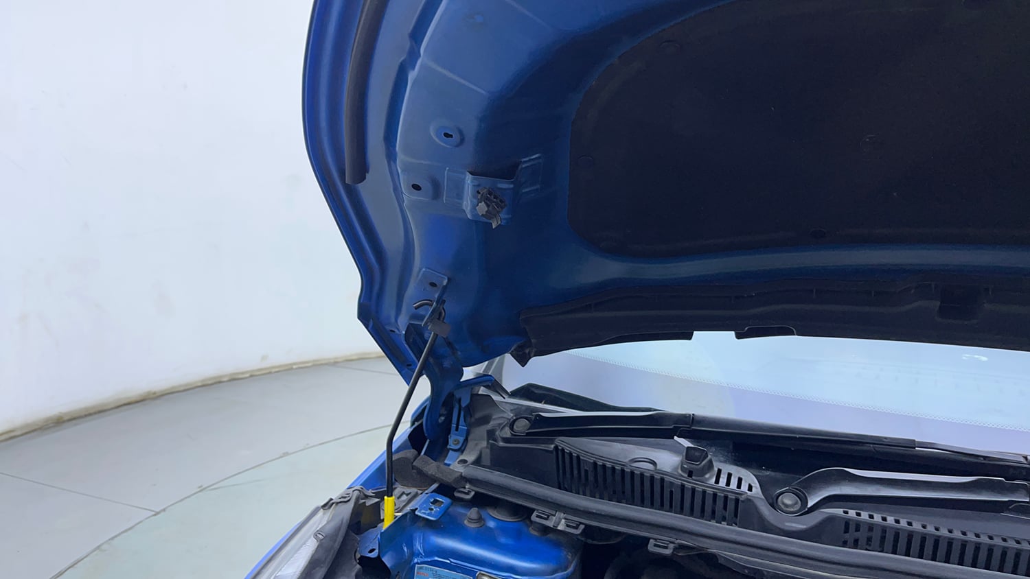 Used 2020 Tata Nexon XZA Plus (O) Petrol Automatic engine ENGINE RIGHT SIDE HINGE & APRON VIEW