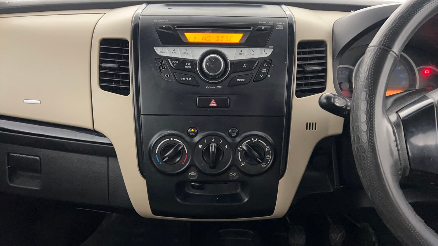 Used 2017 Maruti Suzuki Wagon R 1.0 VXI Petrol + CNG (Outside Fitted) Cng Manual interior MUSIC SYSTEM & AC CONTROL VIEW