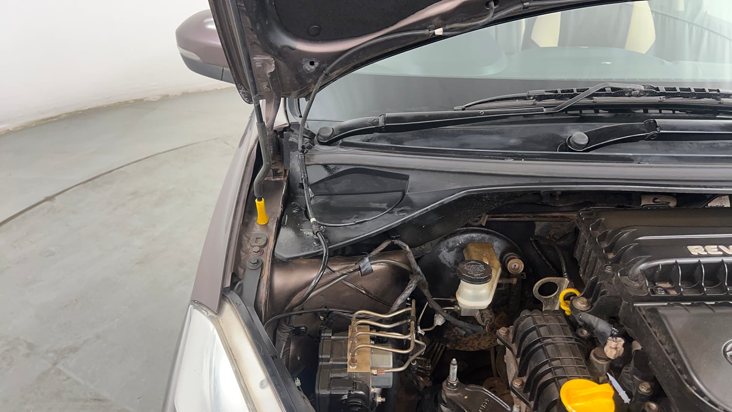 Used 2017 Tata Tiago Revotron XZ Petrol Manual engine ENGINE RIGHT SIDE HINGE & APRON VIEW
