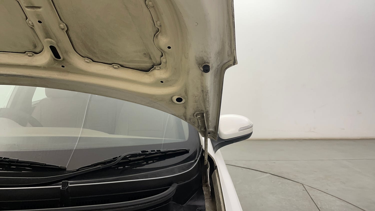 Used 2014 Hyundai Elite i20 Asta 1.2 Petrol Manual engine ENGINE LEFT SIDE HINGE & APRON VIEW