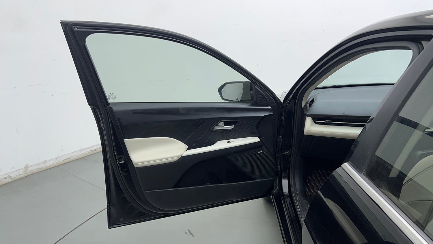 Used 2023 Hyundai Verna SX (O) 1.5 Petrol IVT Petrol Automatic interior LEFT FRONT DOOR OPEN VIEW