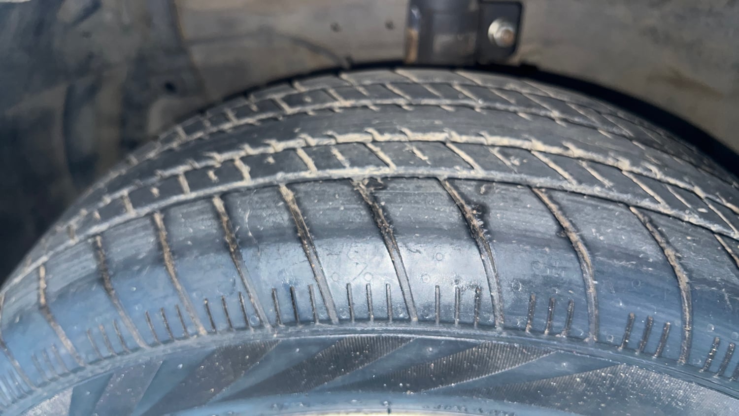 Used 2017 Maruti Suzuki Swift ZXi Petrol Manual tyres LEFT FRONT TYRE TREAD VIEW