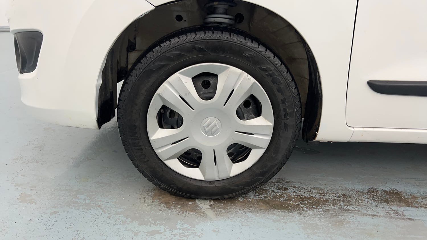 Used 2017 Maruti Suzuki Wagon R 1.0 VXI Petrol + CNG (Outside Fitted) Cng Manual tyres LEFT FRONT TYRE RIM VIEW