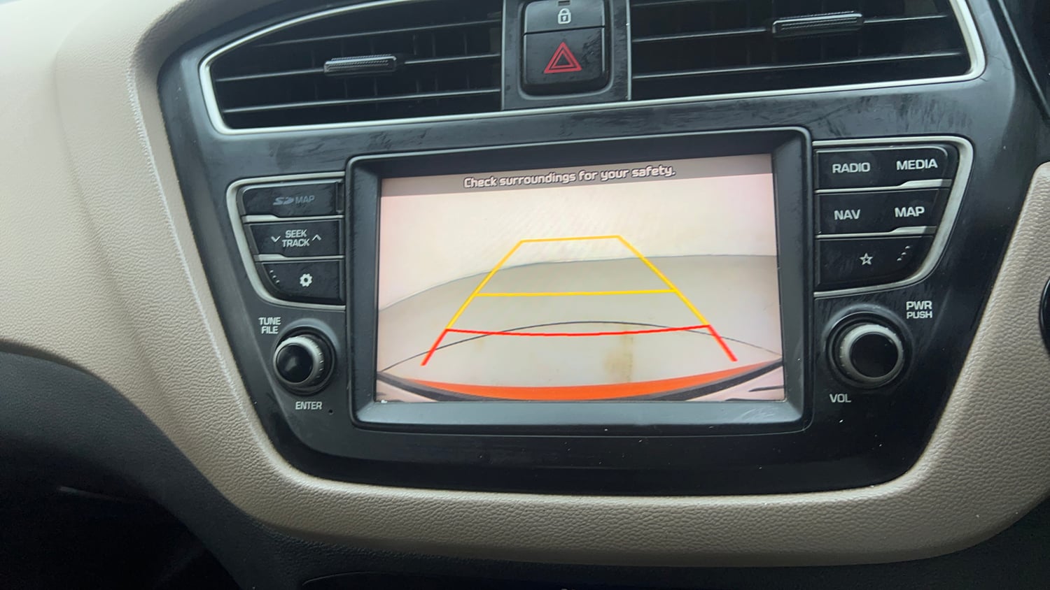 Used 2018 Hyundai Elite i20 Asta 1.4 (O) CRDi Diesel Manual top_features Rear camera