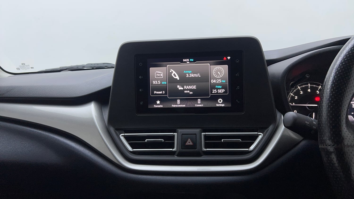 Used 2024 Maruti Suzuki Baleno Zeta MT Petrol Manual top_features Touch screen infotainment system