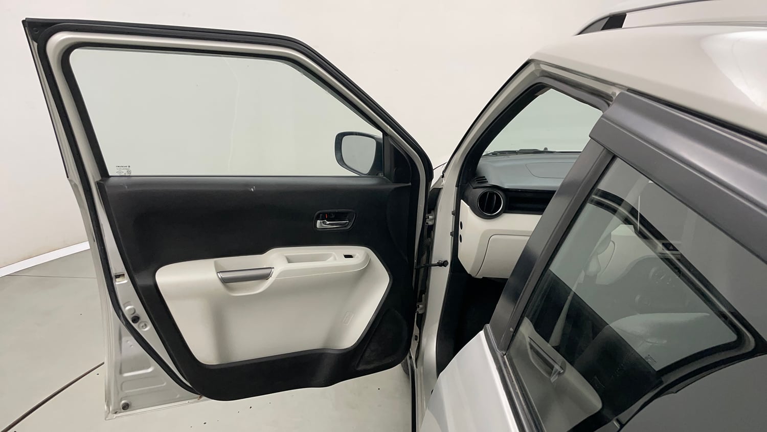 Used 2022 Maruti Suzuki Ignis Zeta 1.2 MT Petrol Manual interior LEFT FRONT DOOR OPEN VIEW