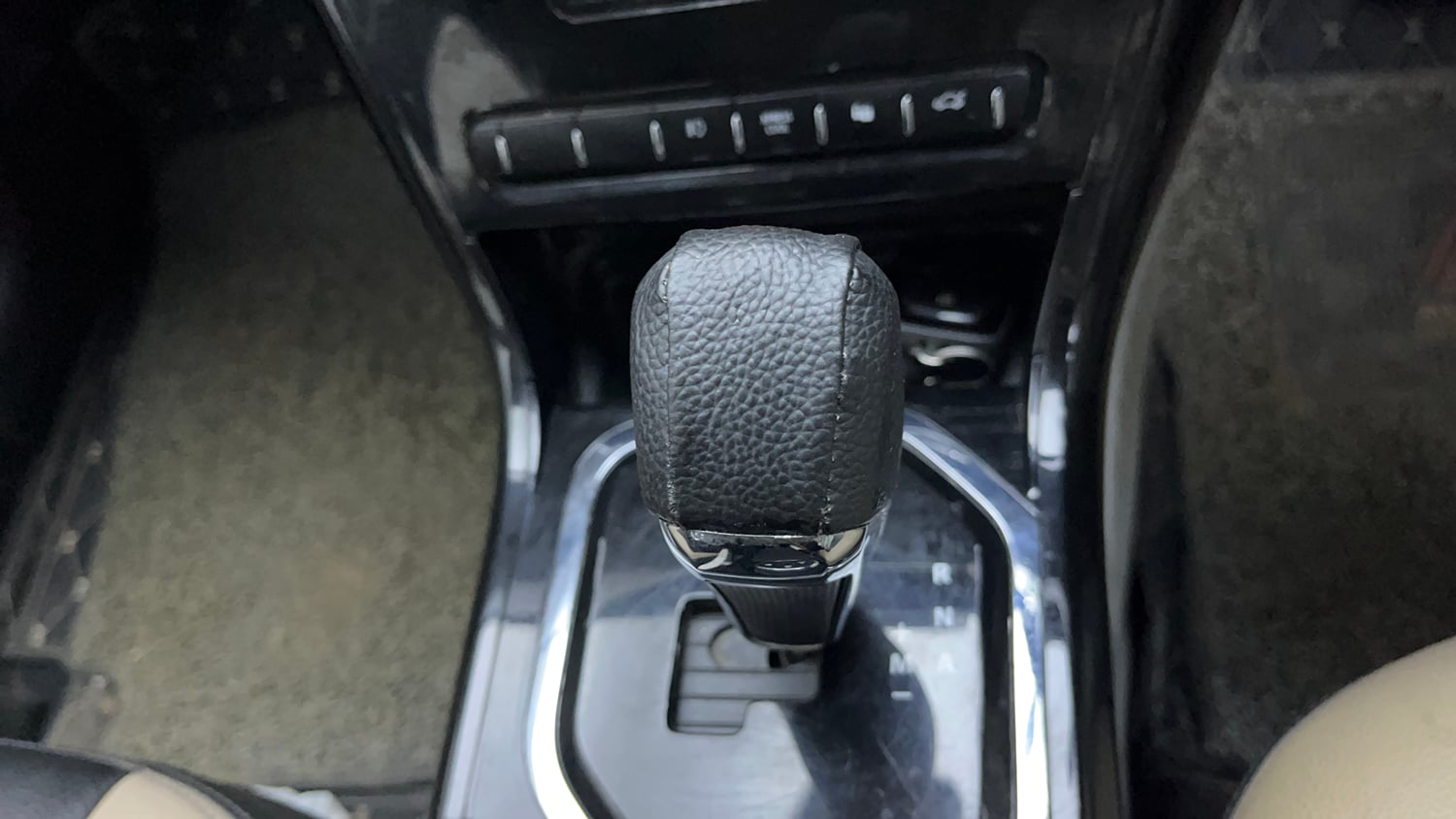 Used 2020 Tata Nexon XZA Plus (O) Dual Tone Petrol Automatic interior GEAR  KNOB VIEW