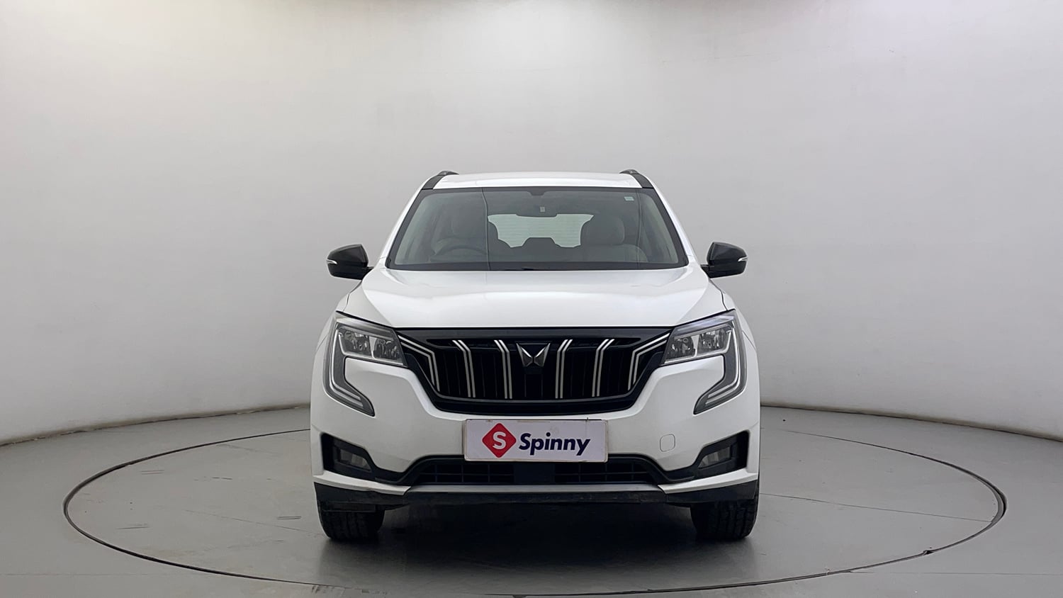 Used 2022 Mahindra XUV700 AX 3 Petrol MT 5 STR Petrol Manual exterior FRONT VIEW