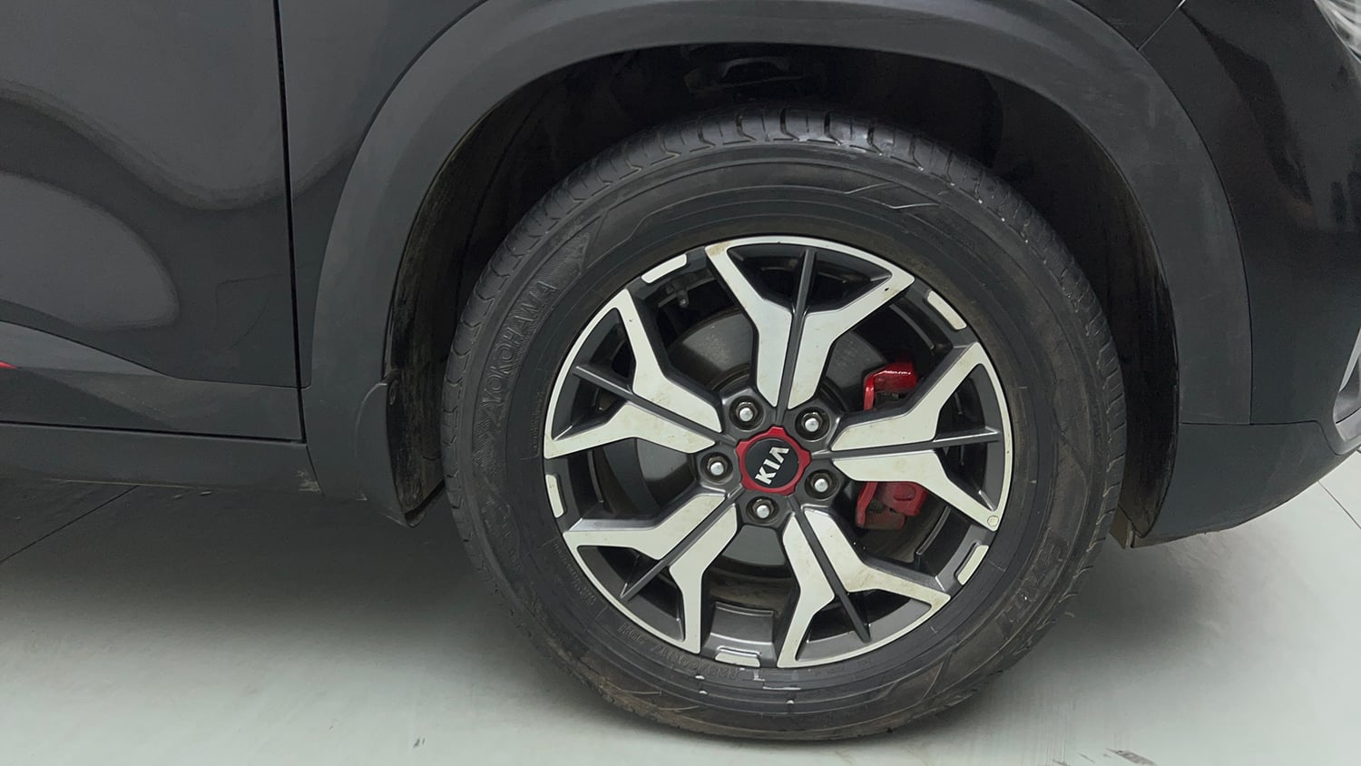 Used 2019 kia Seltos GTX Plus DCT 1.4 Petrol Automatic tyres RIGHT FRONT TYRE RIM VIEW