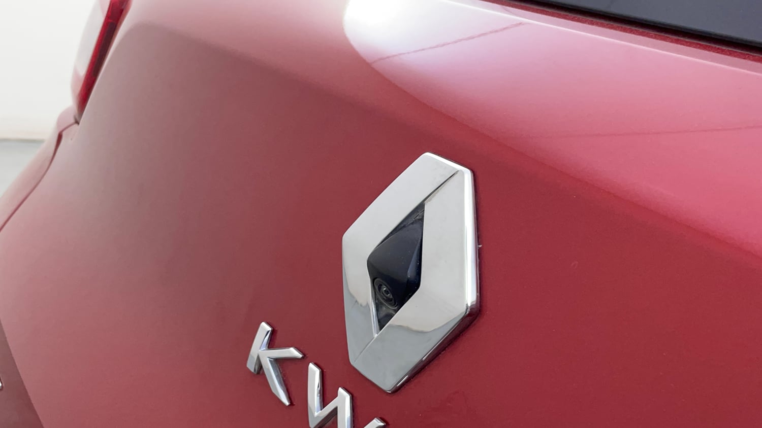 Used 2024 Renault Kwid RXT 1.0L AMT Petrol Automatic top_features Rear camera