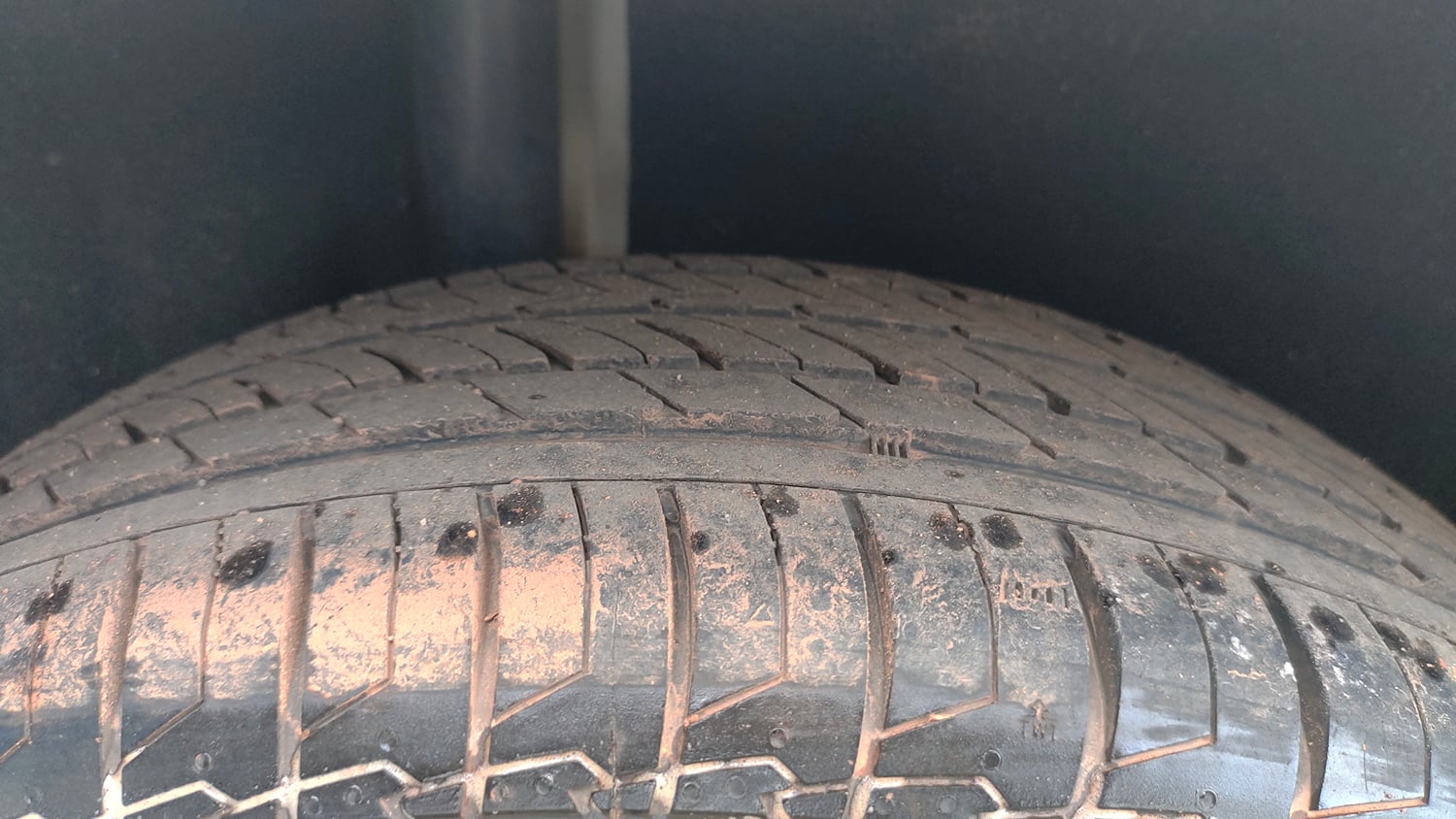 Used 2017 Ford EcoSport Ambiente 1.5L TDCi Diesel Manual tyres RIGHT REAR TYRE TREAD VIEW