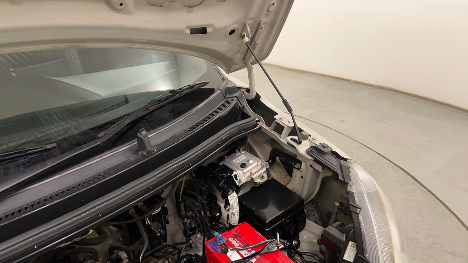 Used 2019 Maruti Suzuki Wagon R VXi 1.2 Petrol Manual engine ENGINE LEFT SIDE HINGE & APRON VIEW