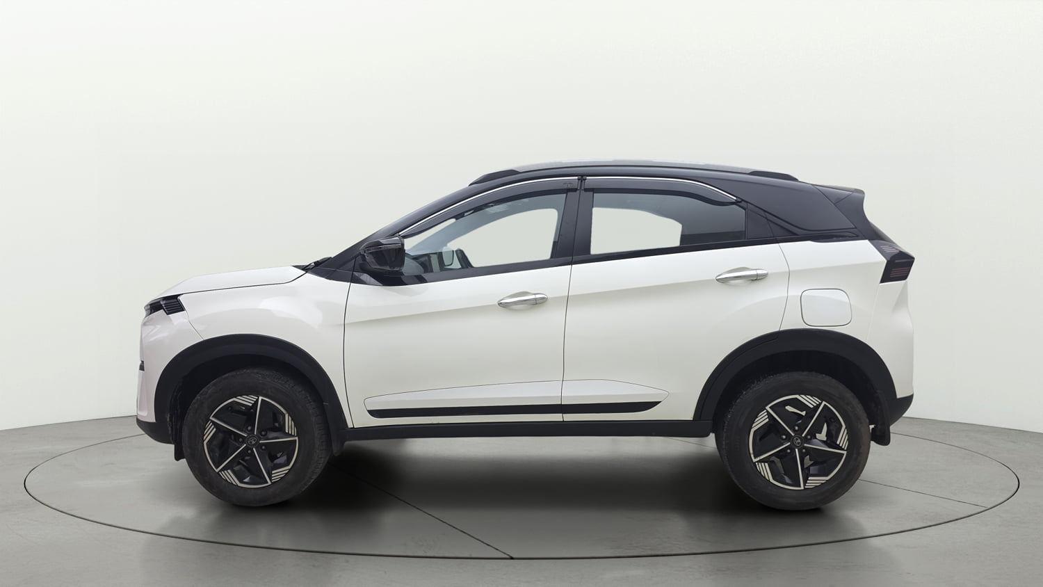 Used 2023 Tata Nexon Fearless Plus S 1.2 Revotron Petrol 6MT DT Petrol Manual exterior LEFT SIDE VIEW