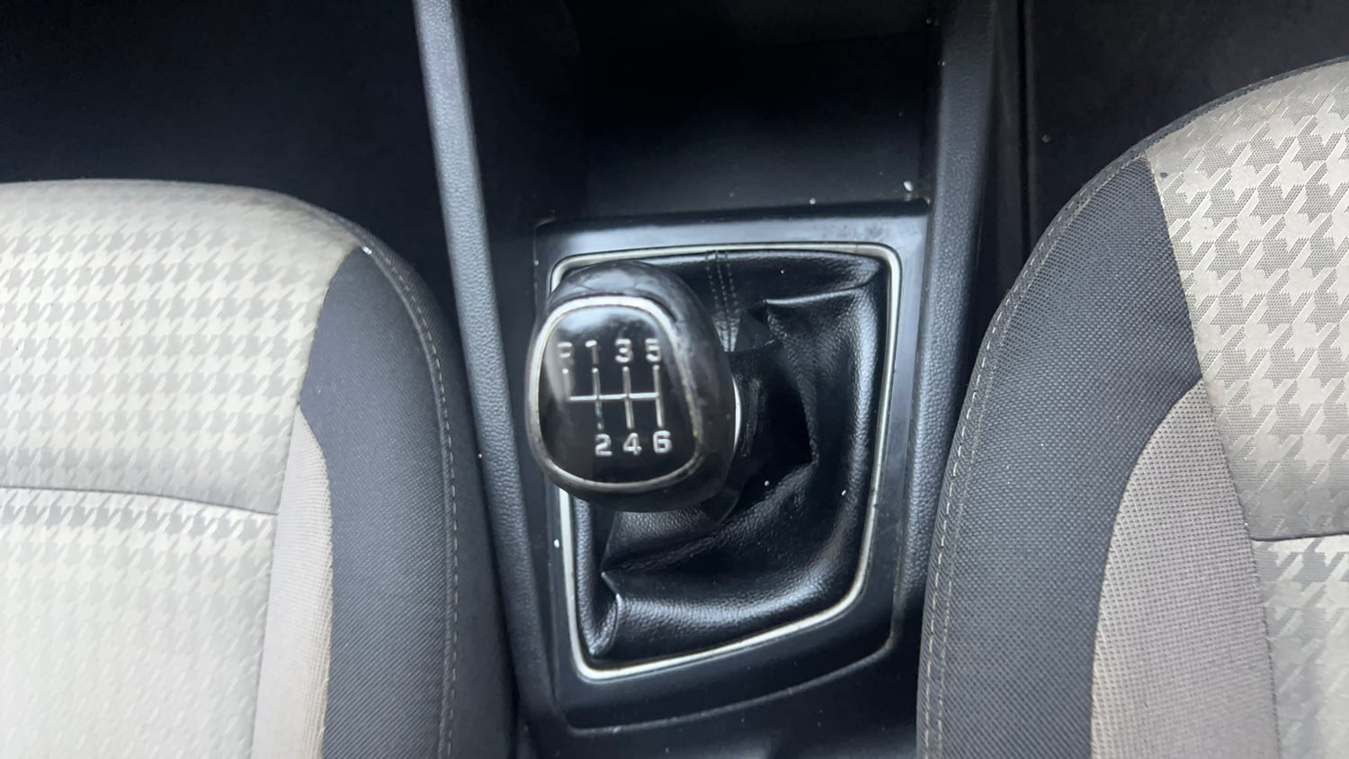 Used 2018 Hyundai Elite i20 Asta 1.4 (O) CRDi Diesel Manual interior GEAR  KNOB VIEW