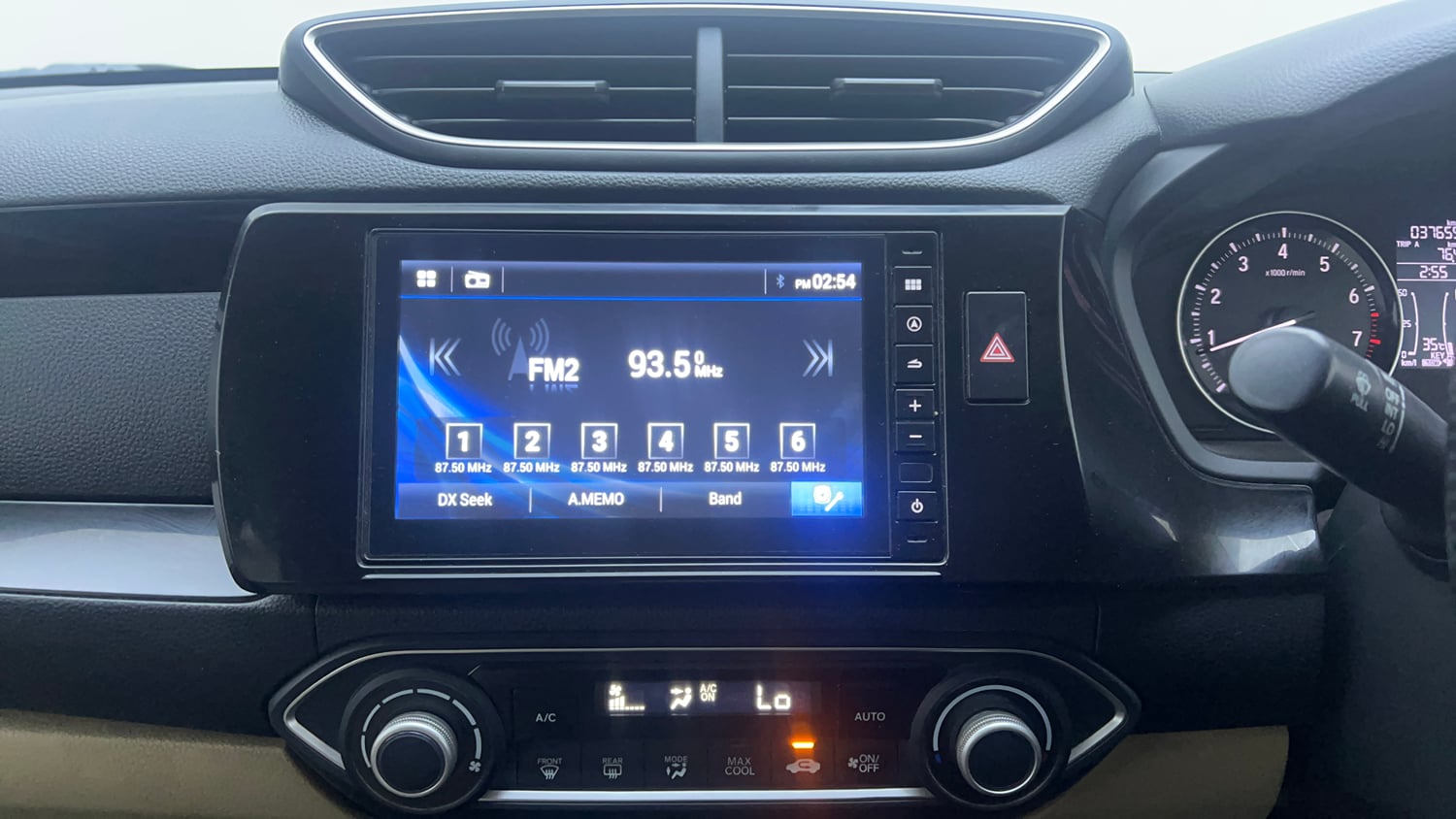 Used 2020 Honda Amaze 1.2 VX MT Petrol Petrol Manual interior MUSIC SYSTEM & AC CONTROL VIEW