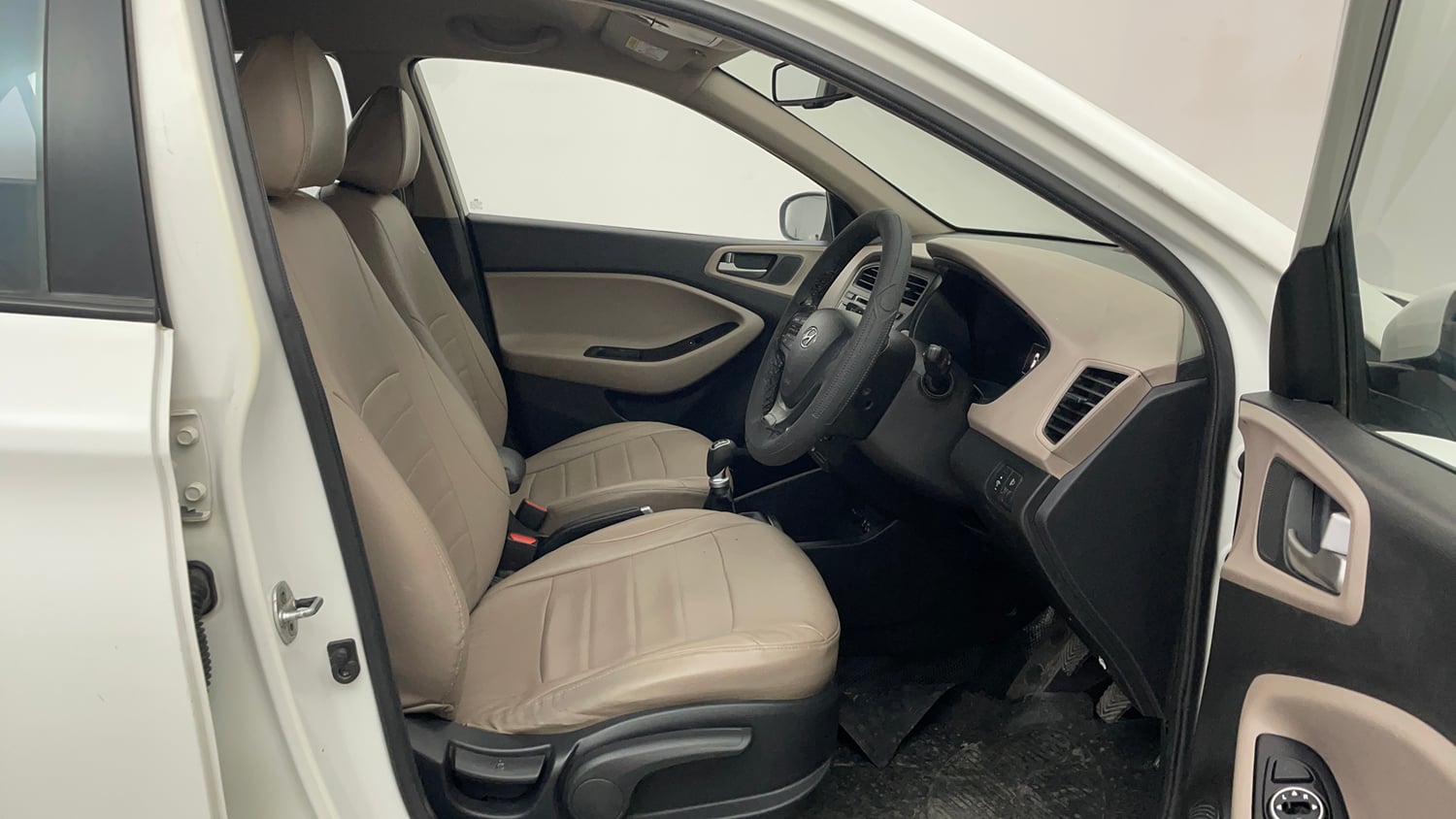 Used 2014 Hyundai Elite i20 Asta 1.2 Petrol Manual interior RIGHT SIDE FRONT DOOR CABIN VIEW