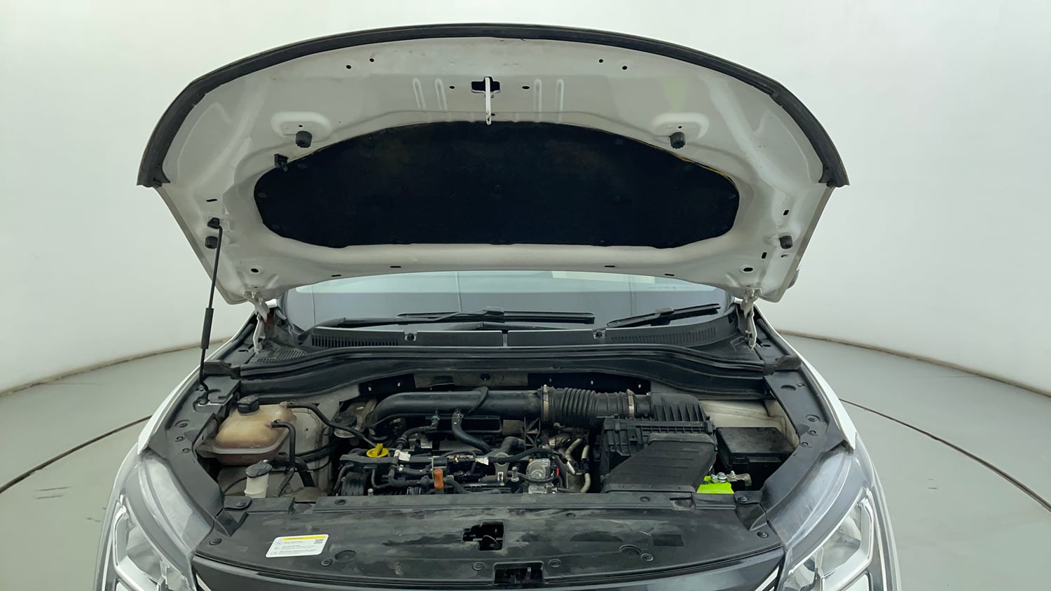 Used 2022 Mahindra XUV700 AX 3 Petrol MT 5 STR Petrol Manual engine ENGINE & BONNET OPEN FRONT VIEW